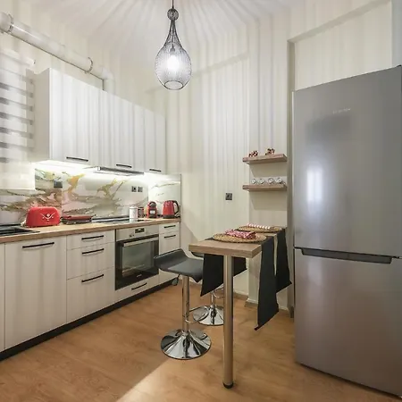 Apartment Center Spacious *